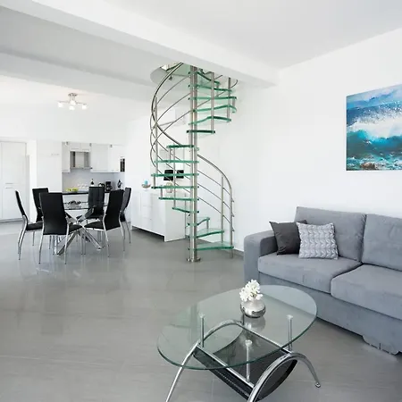 Villa Cp 5 Bedrooms Nl Lucas Clara *
