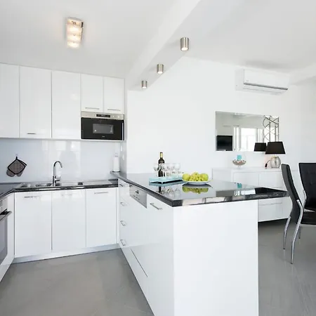 Unparalleled Luxury Awaits 5 Bedrooms Lucas & Clara Βίλα *