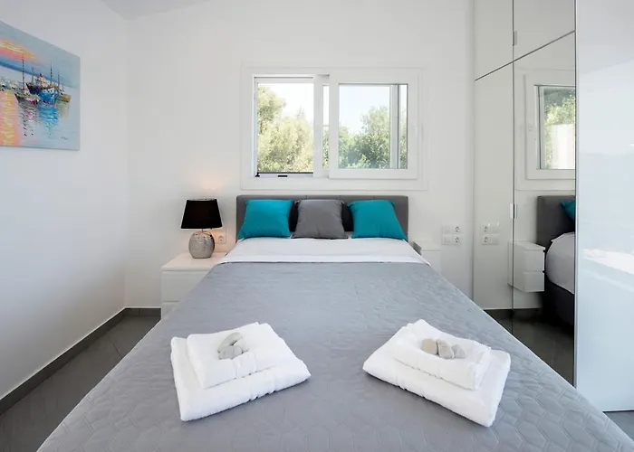 Cp 5 Bedrooms Nl Lucas Clara * Pyrgi (Corfu)
